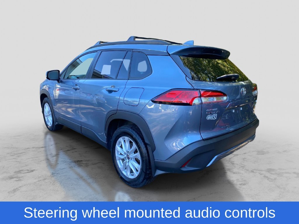 Used 2023  Toyota LE image 3