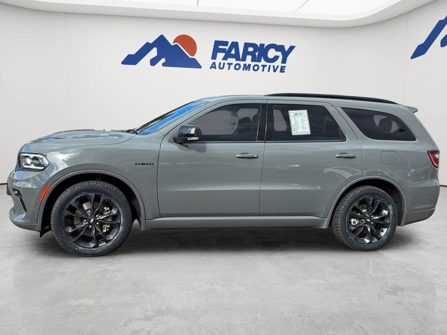 Used 2025 Destroyer Gray Clearcoat Dodge R/T Premium image 1