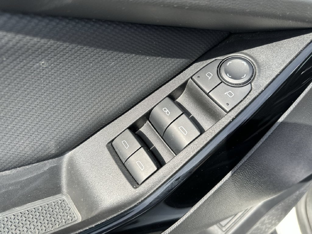 Used 2025 White Chevrolet LT image 19