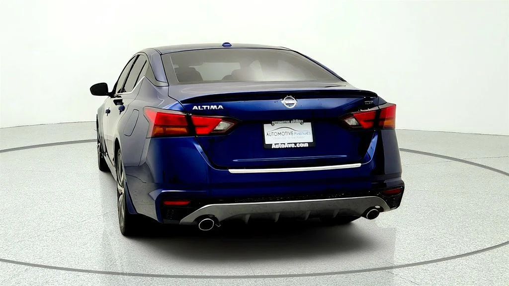 Used 2020 Deep Blue Pearl Nissan 2.5 SR Sedan image 6