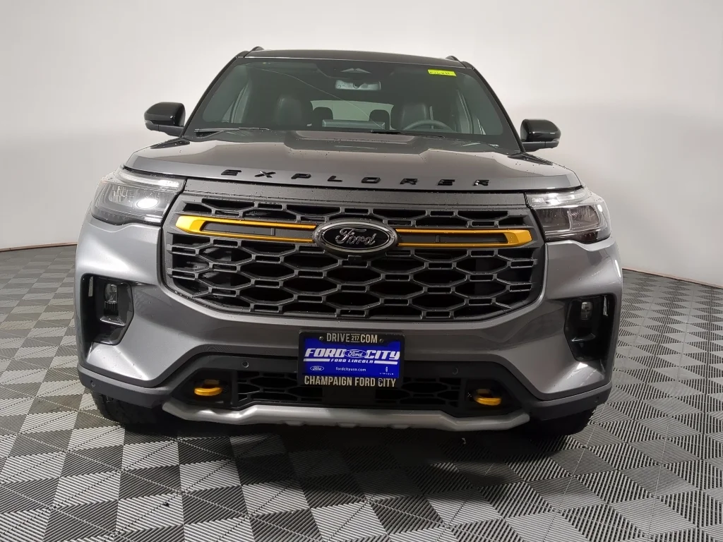 New 2026 CARBONIZED GRAY METALLIC Ford Tremor image 3