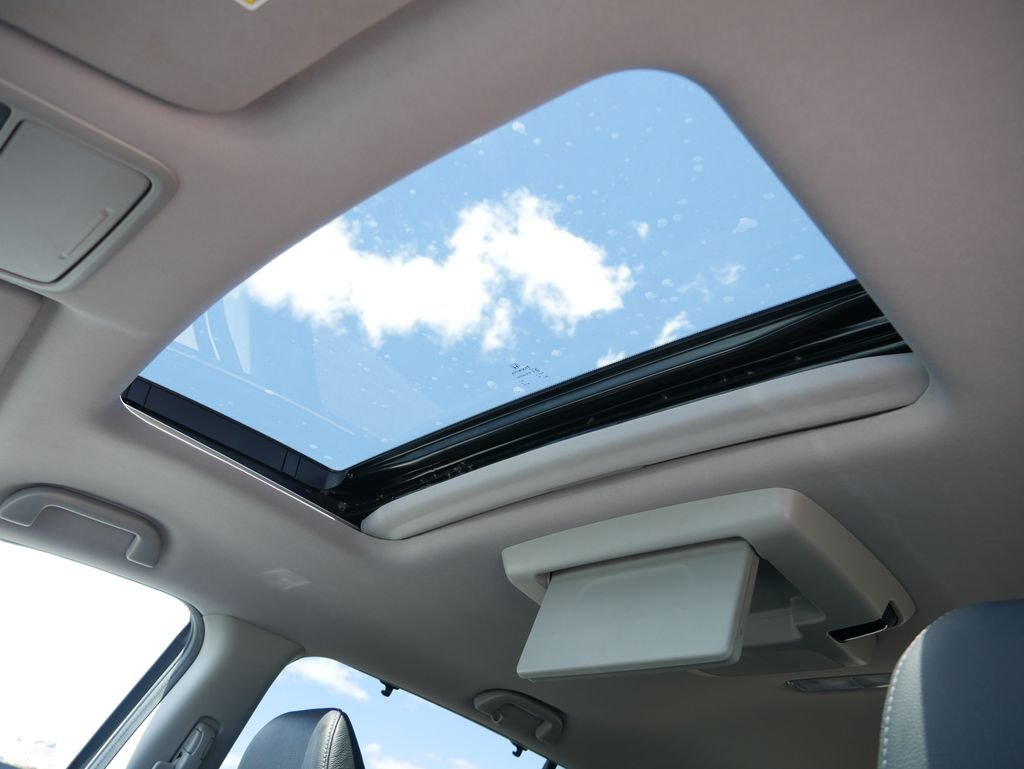 Used 2022 White Honda Touring image 21