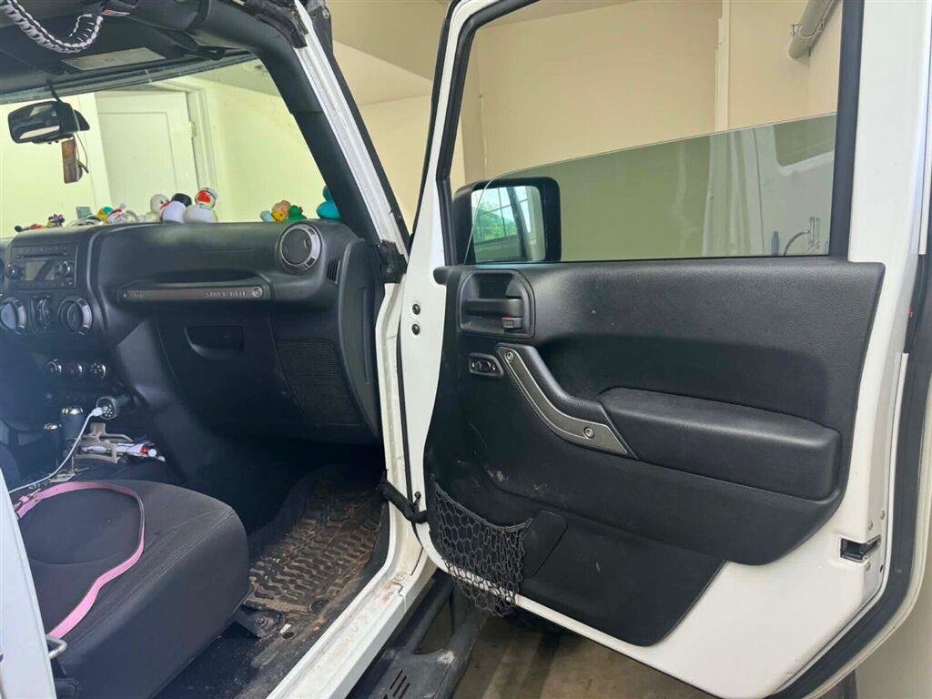 Used 2017 Bright White Clearcoat Jeep Sport image 11
