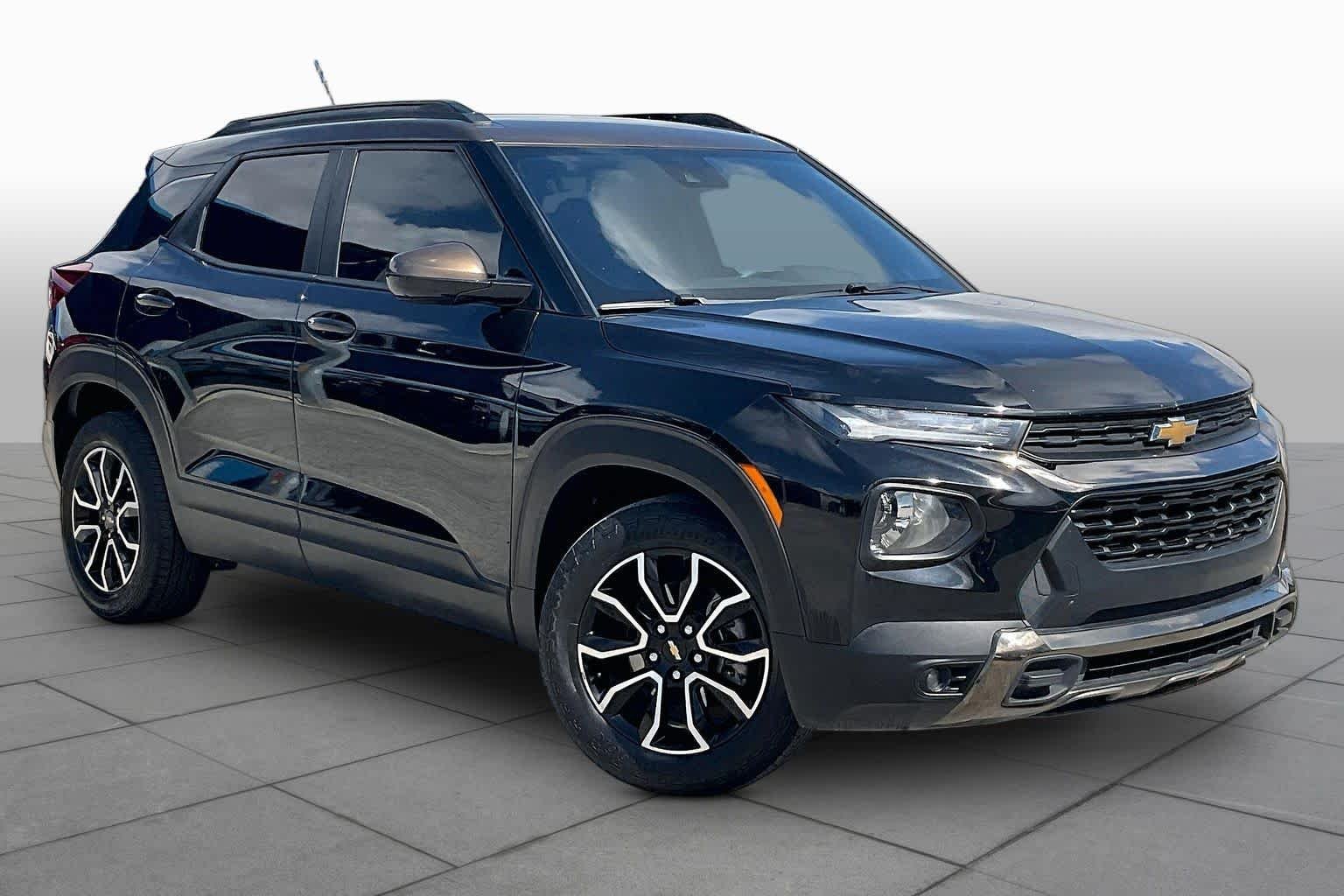 Used 2022 Mosaic Black Metallic Chevrolet ACTIV image 3