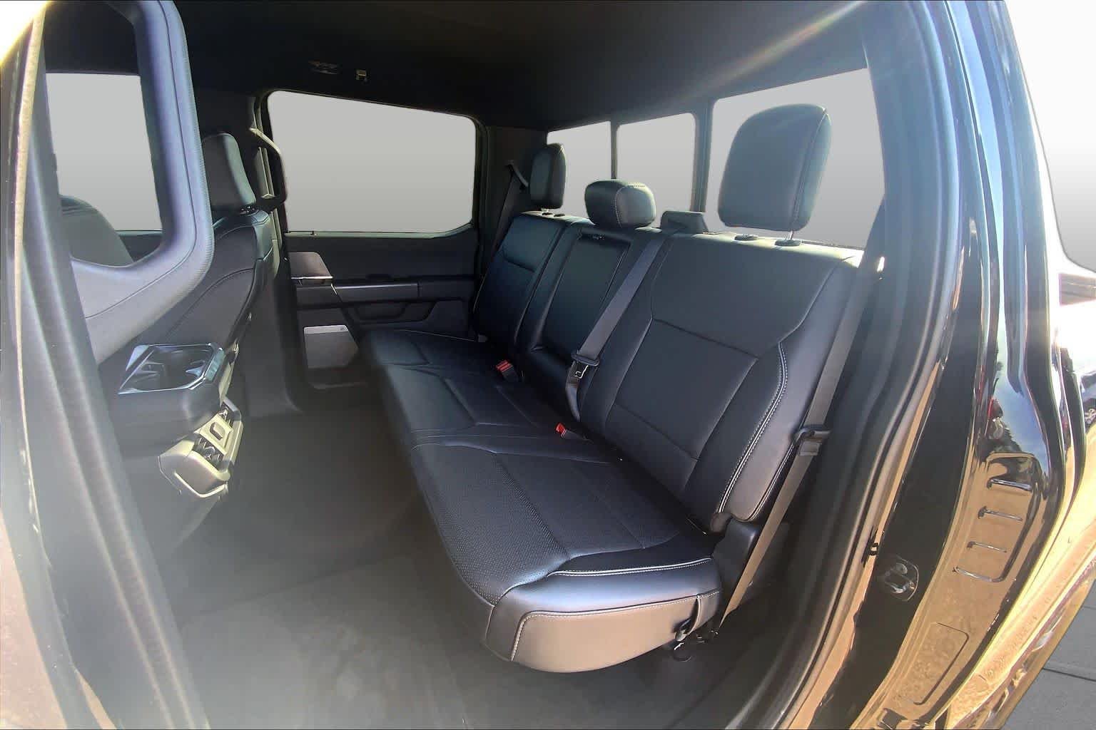 Used 2025 Agate Black Metallic Ford LARIAT image 21