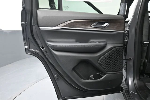 New 2026 Baltic Gray Metallic Clear-Coat Exterior Paint Jeep Altitude image 13