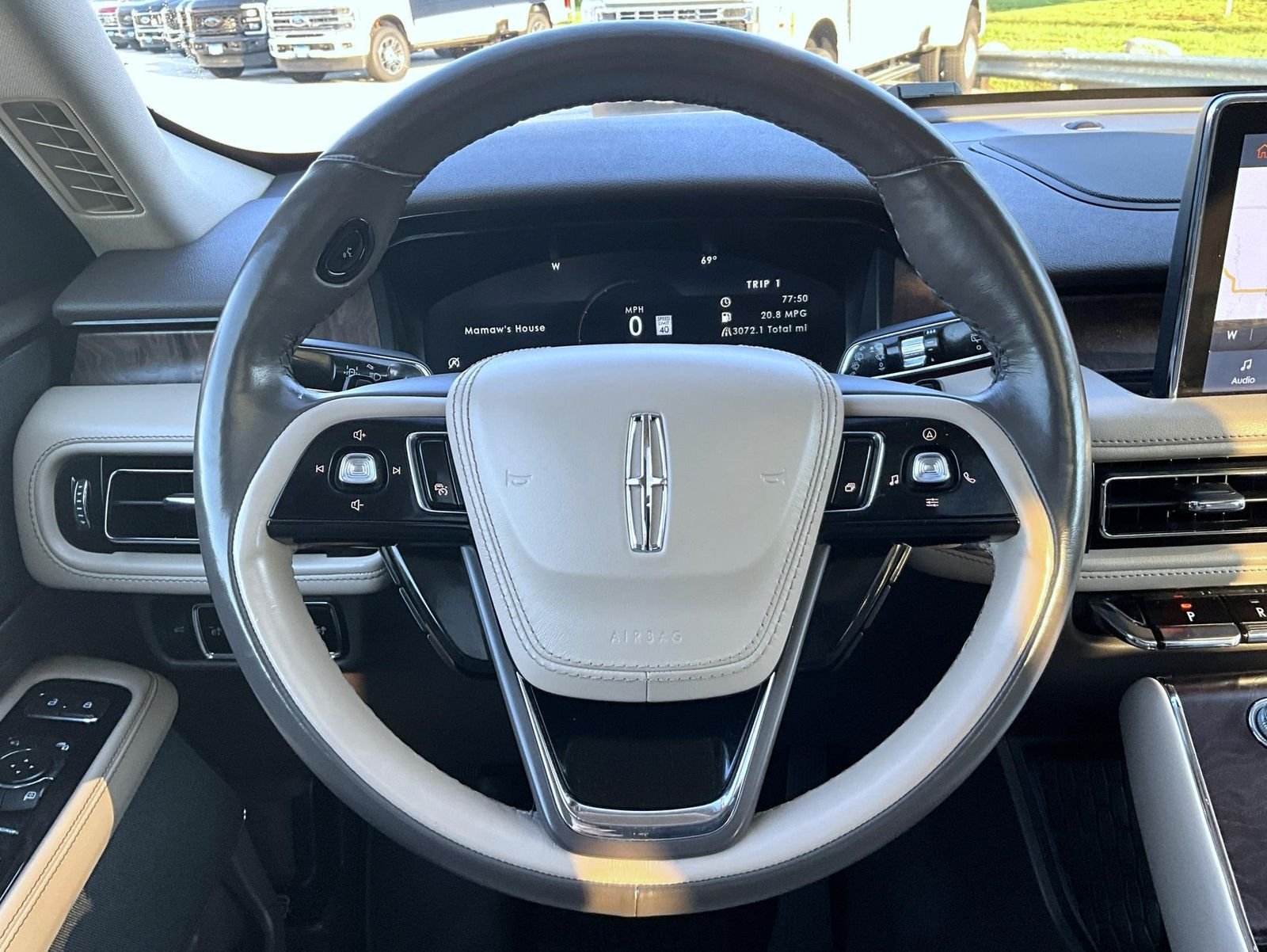 Used 2023 White Lincoln Reserve image 12