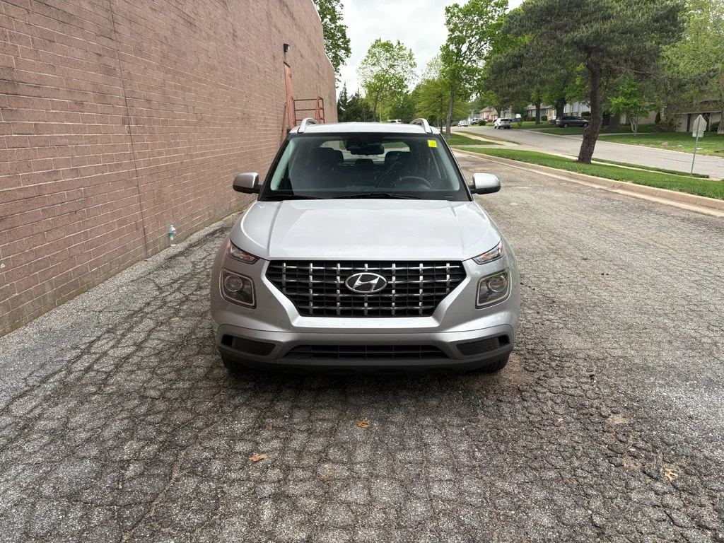 Used 2025 Shimmering Silver Hyundai SEL image 2