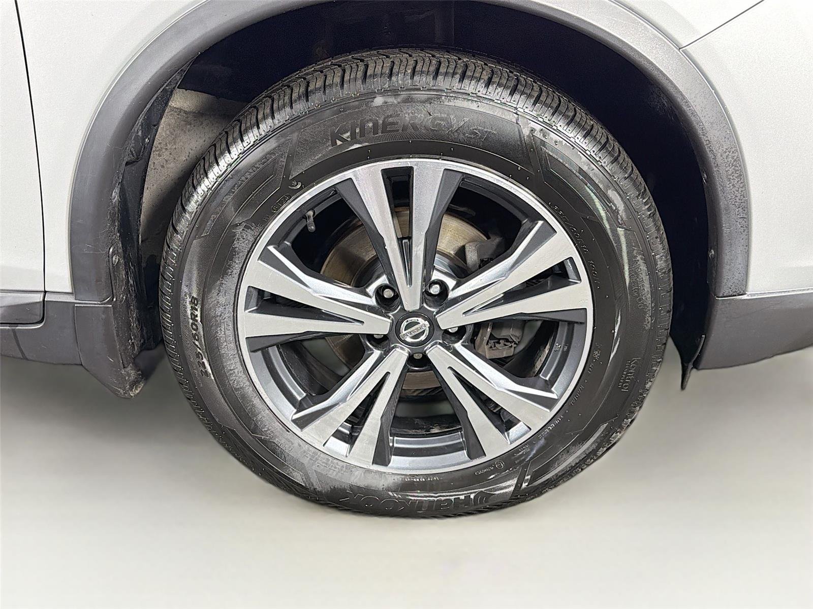 Used 2017 Brilliant Silver Nissan SL image 36