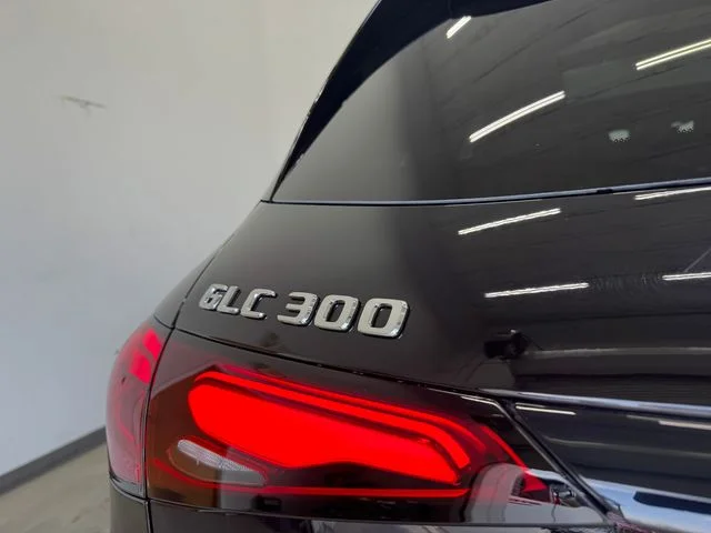 New 2027 Black Mercedes-Benz GLC 300 image 44