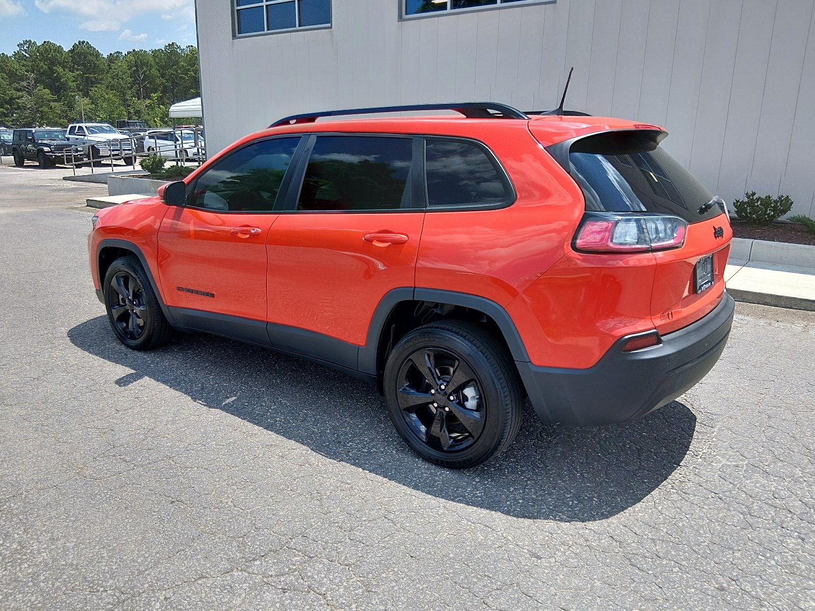 Used 2021 Spitfire Orange Clear Coat Jeep Altitude image 5
