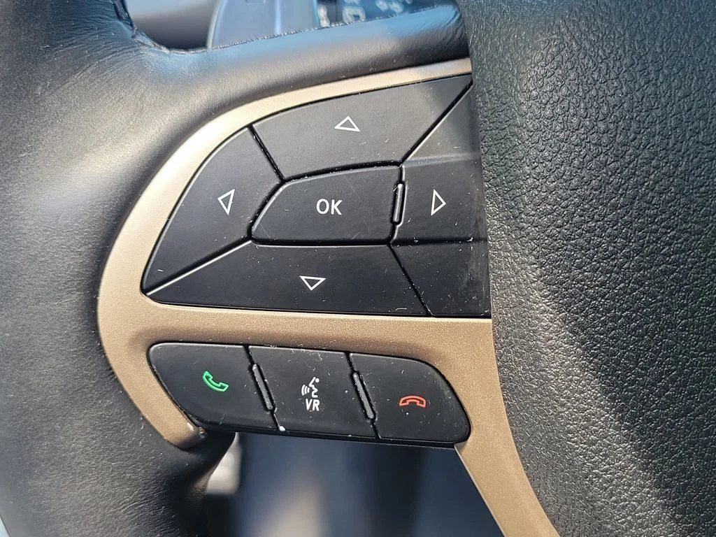 Used 2017 White Jeep Summit image 27