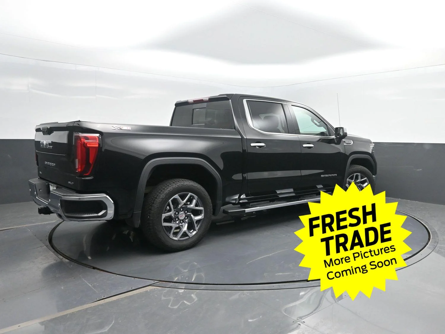 2025 GMC Sierra 4WD Crew Cab Short Box SLT's photo