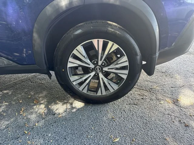 Used 2022 Blue Nissan SV image 32