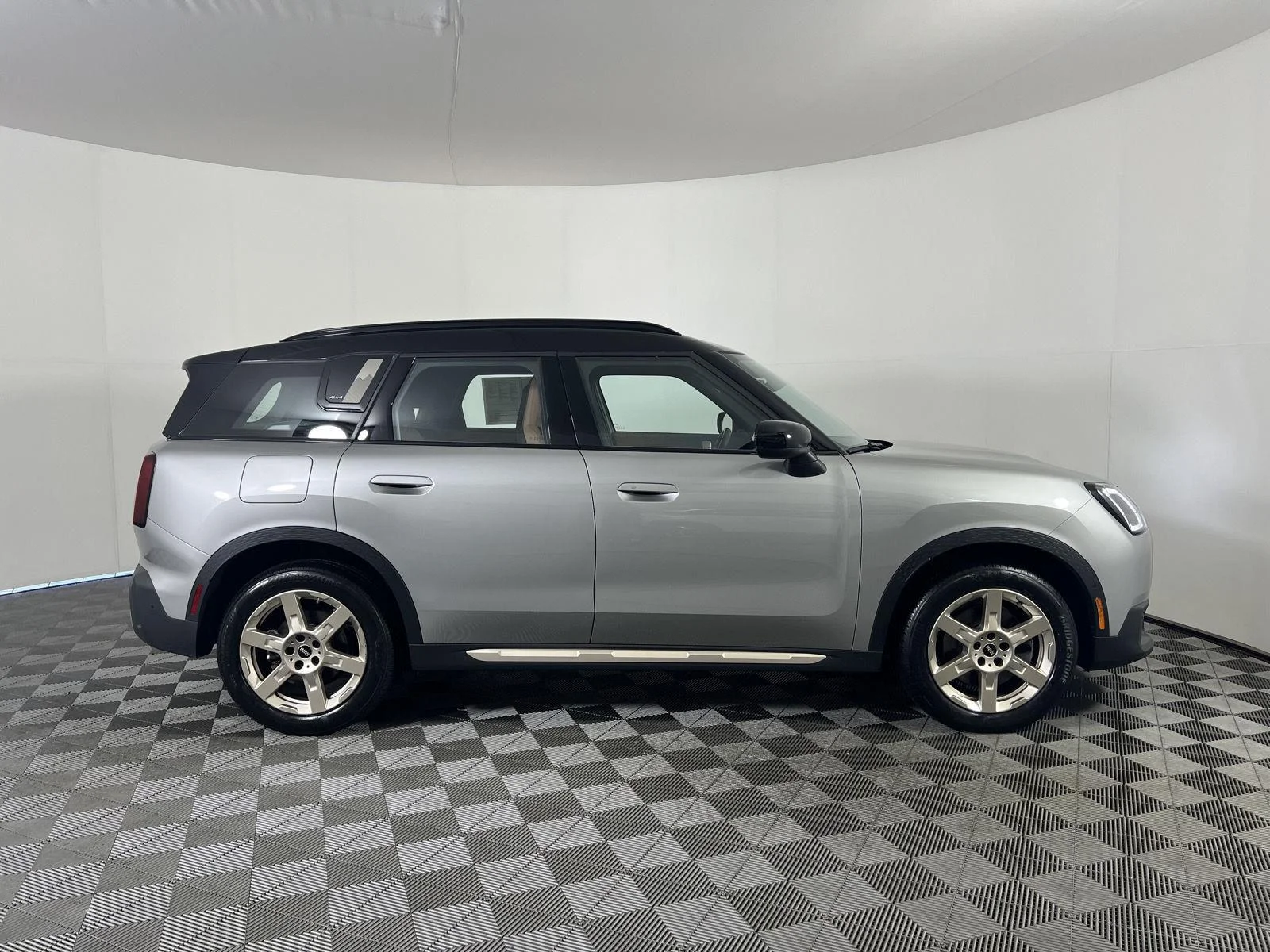 Used 2025 Melting Silver III Metallic MINI S image 2