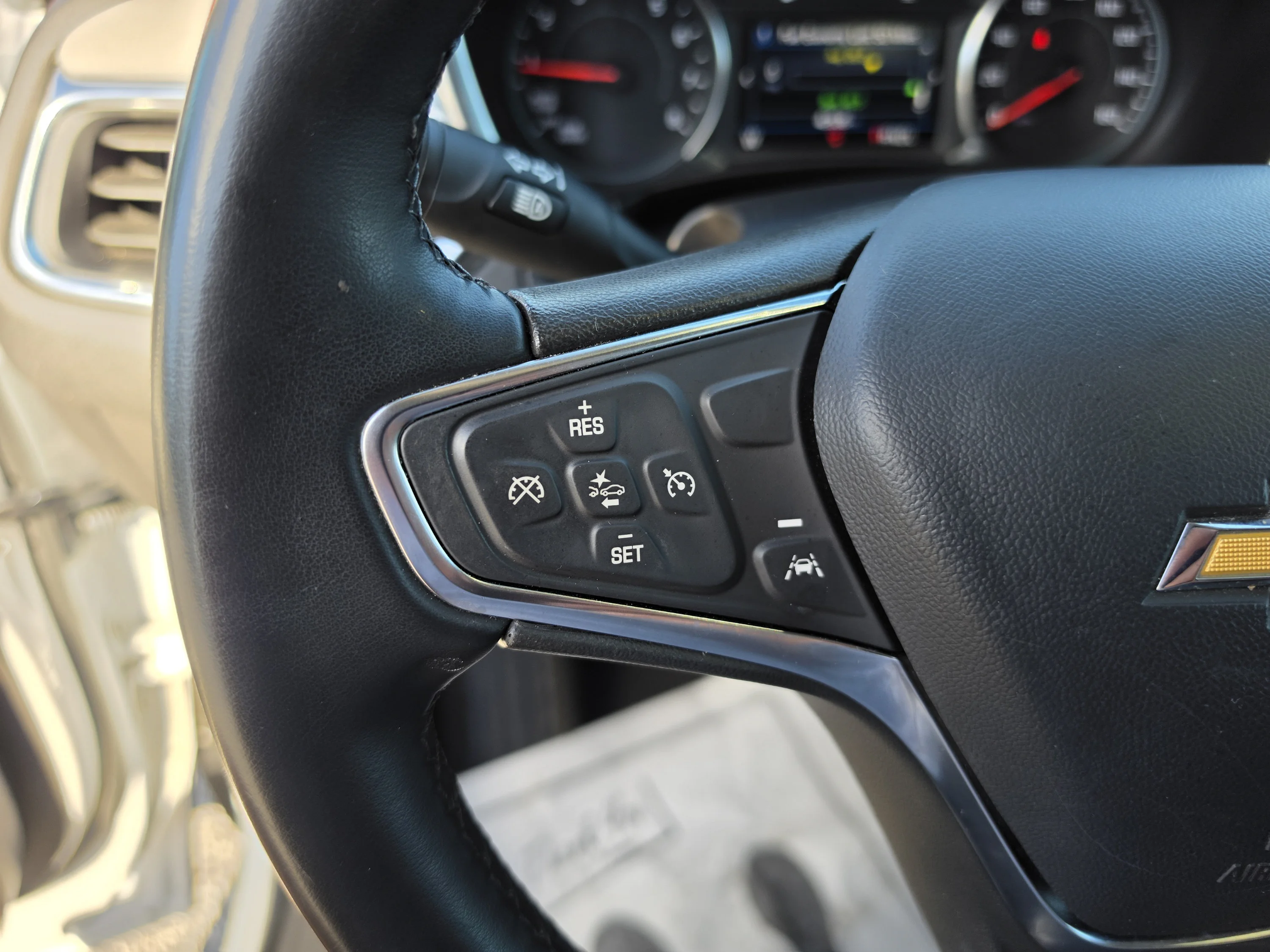 Used 2024 Summit White Chevrolet LT image 33