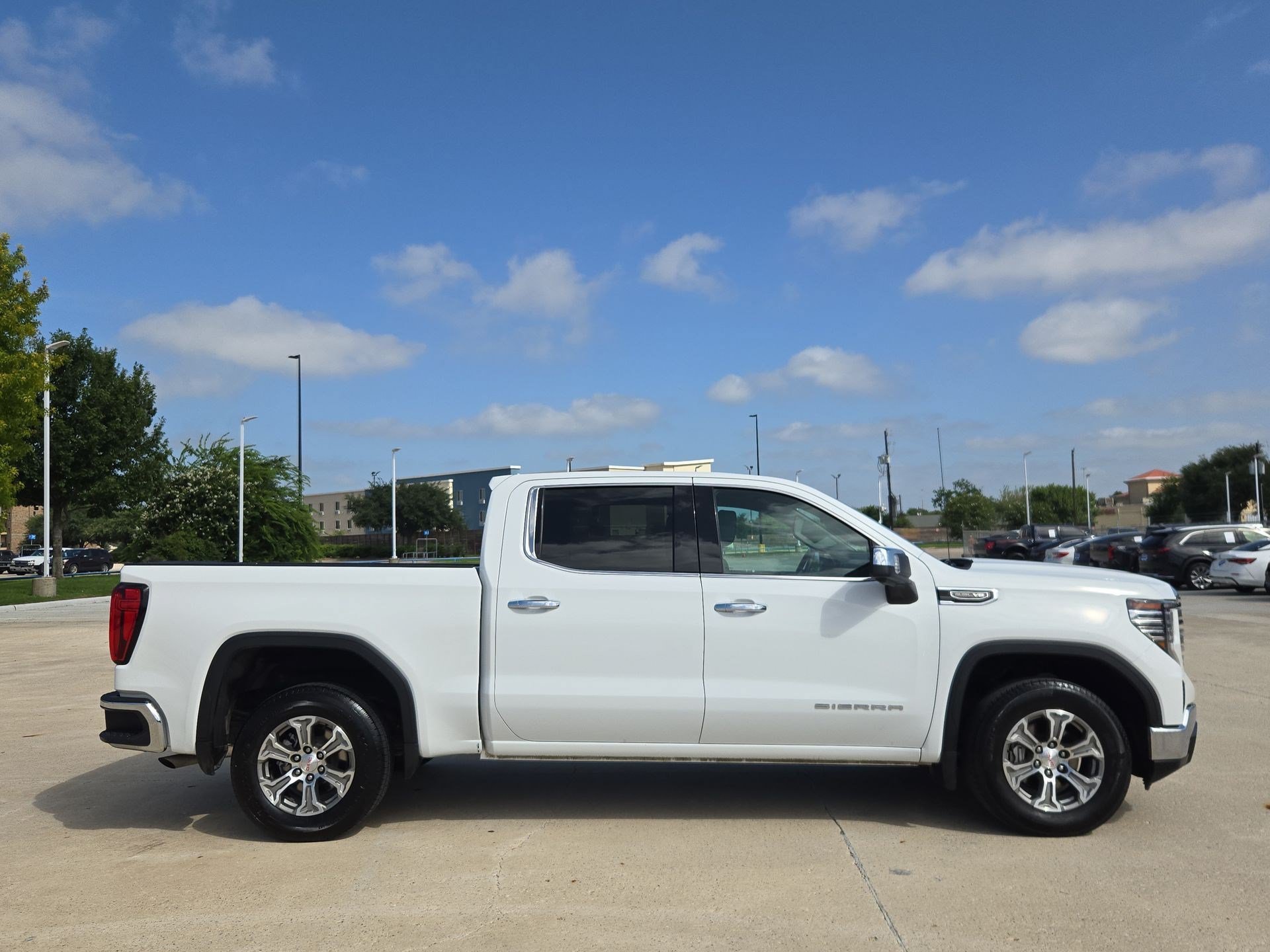 Used 2025 Summit White GMC SLT image 2