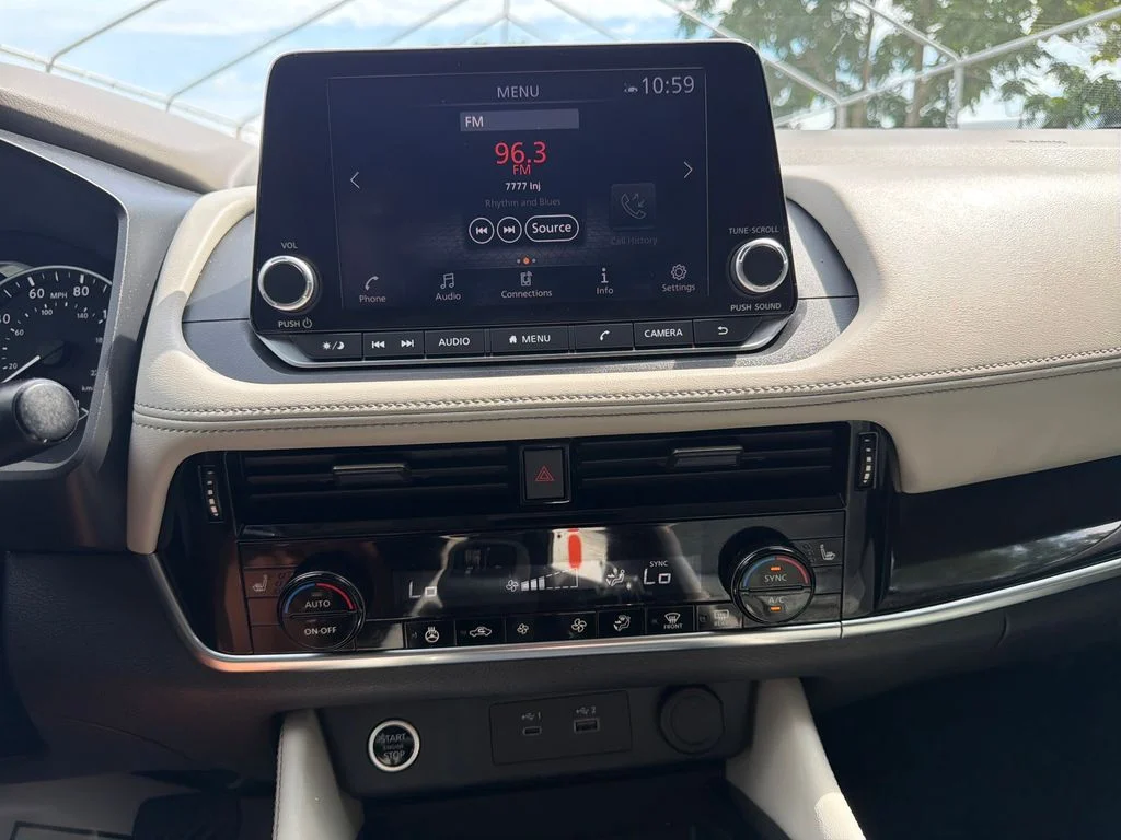 Used 2023 White Nissan SL image 20