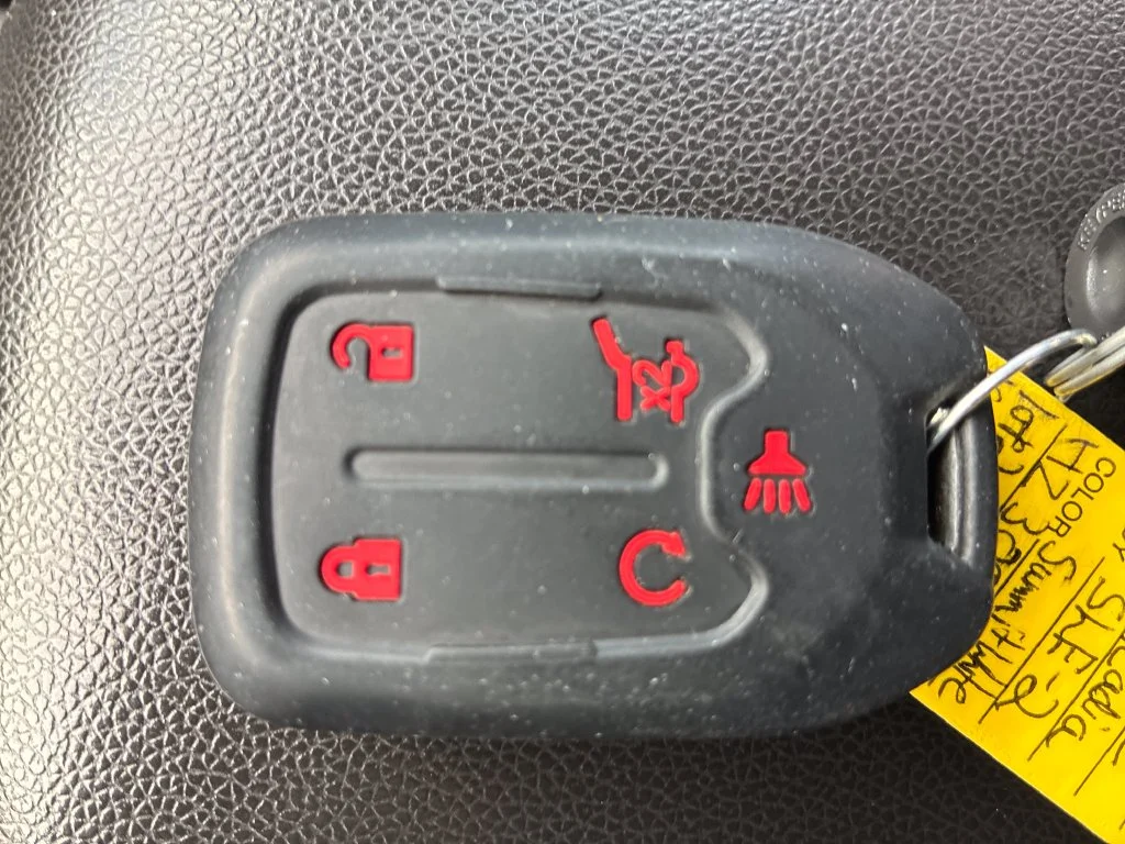 Used 2017 White GMC SLE-2 image 17
