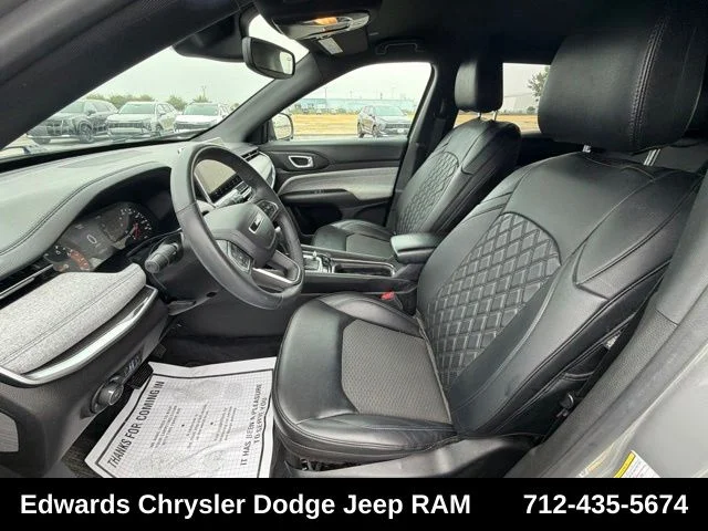 Used 2023 Gray Jeep Latitude image 15