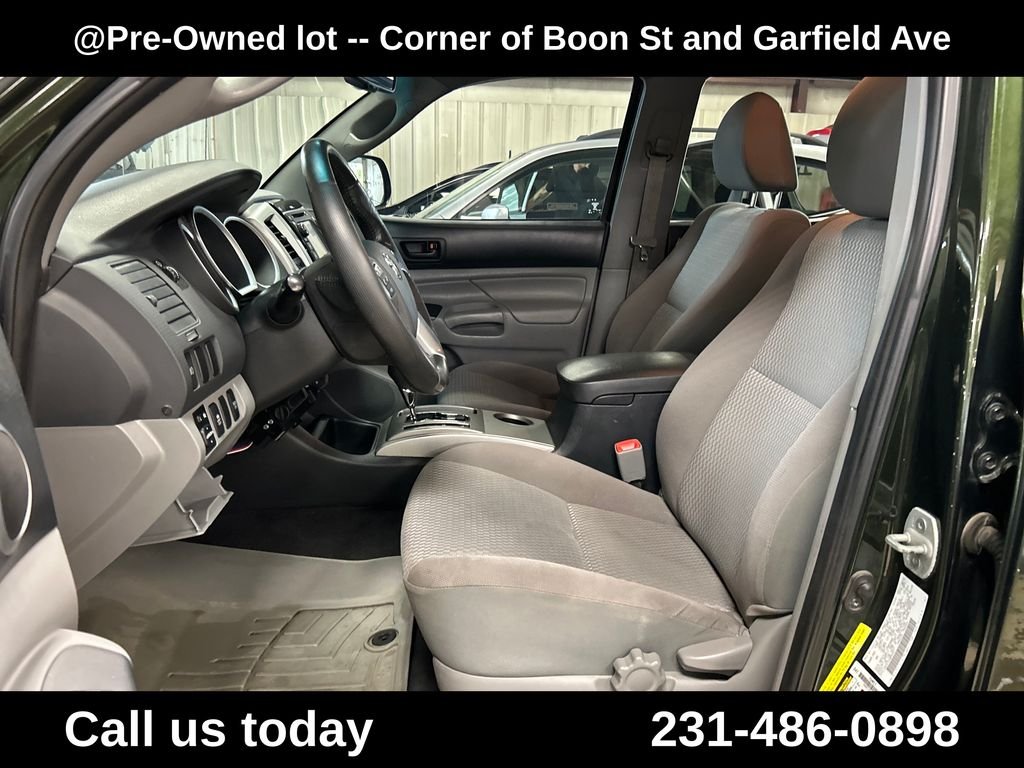 Used 2013 Green Toyota Base image 14