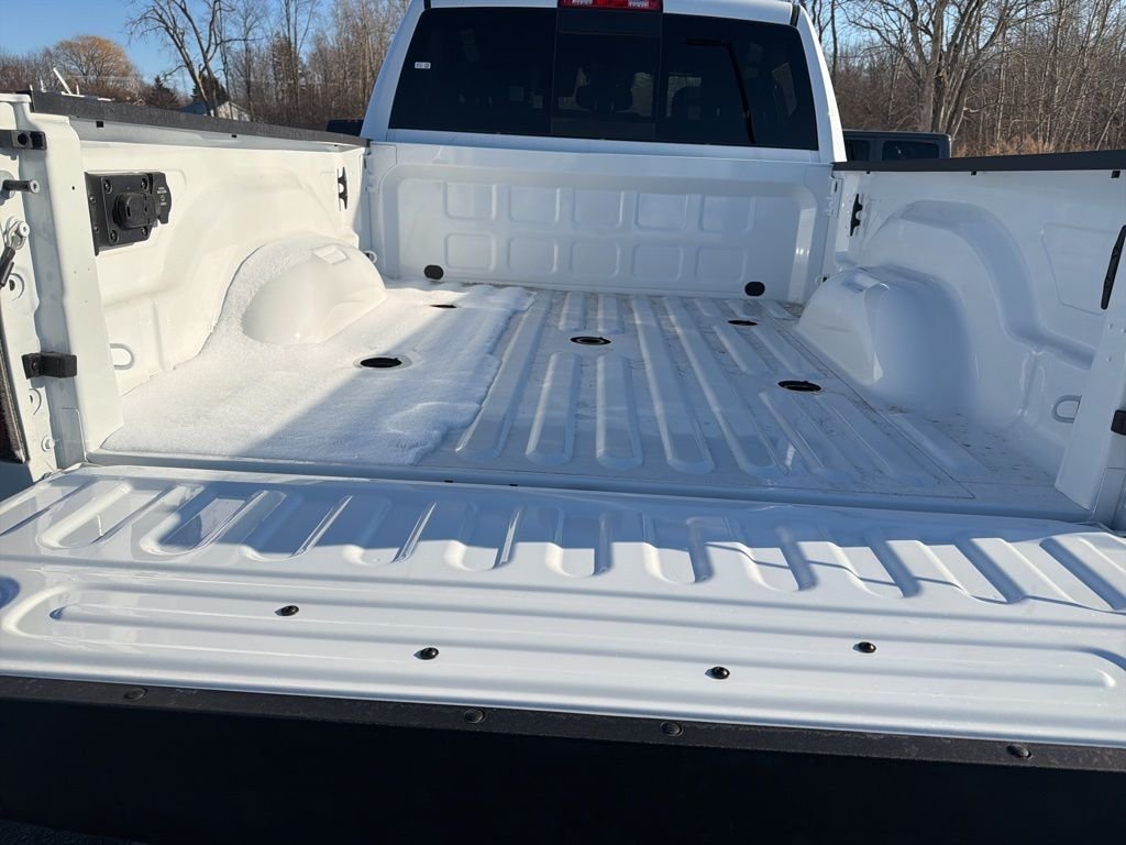 New 2026 Bright White Clear-Coat Exterior Paint RAM Tradesman image 24
