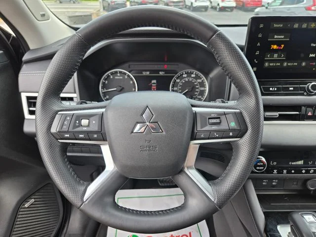 Used 2025 Gray Mitsubishi SE image 32