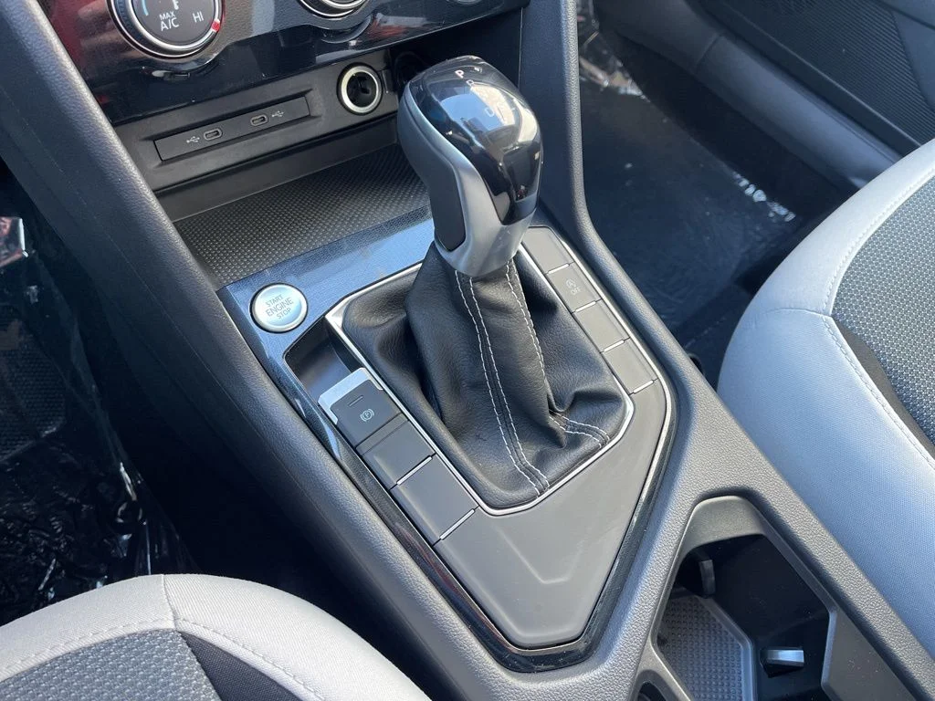 New 2026 Pure White Volkswagen 1.5T S image 10