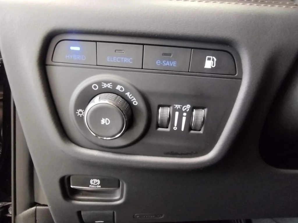 Used 2023 Black Jeep Summit Reserve 4xe image 32