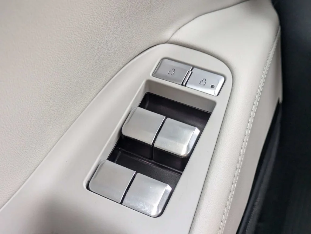 Used 2026 Pristine White Lincoln Reserve image 28