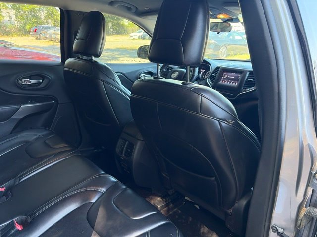 Used 2019 Silver Jeep Latitude Plus image 15