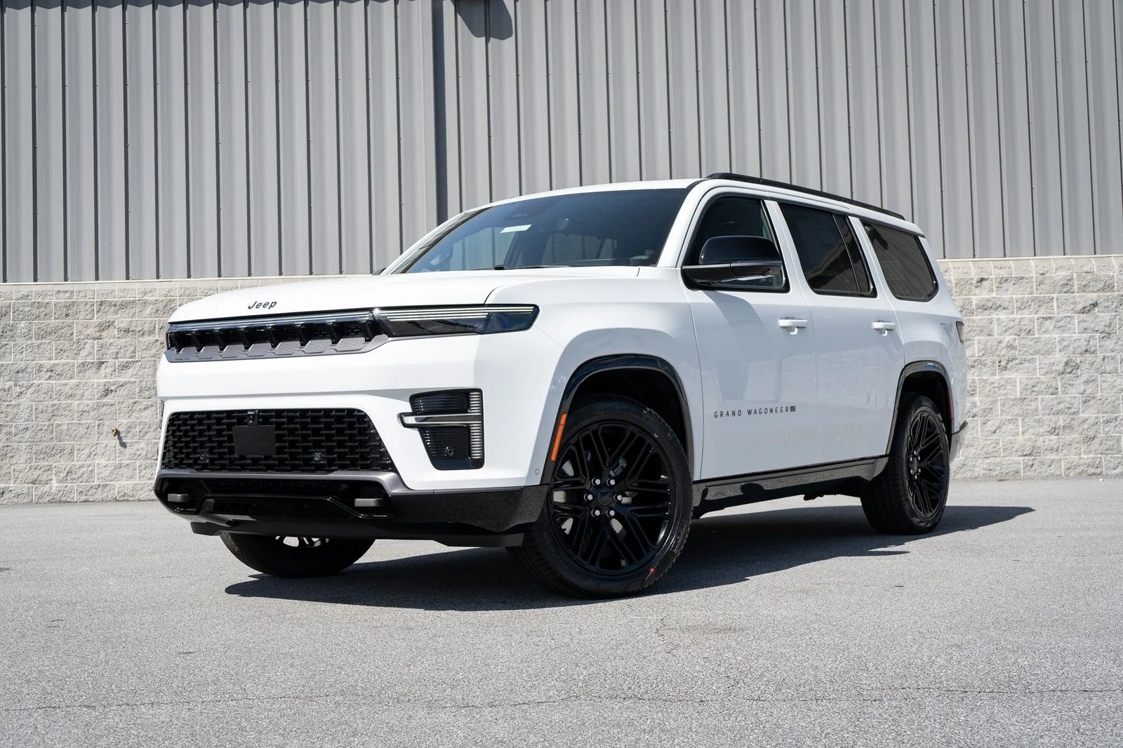 New 2026 Bright White Clear-Coat Exterior Paint Jeep Limited Reserve image 2