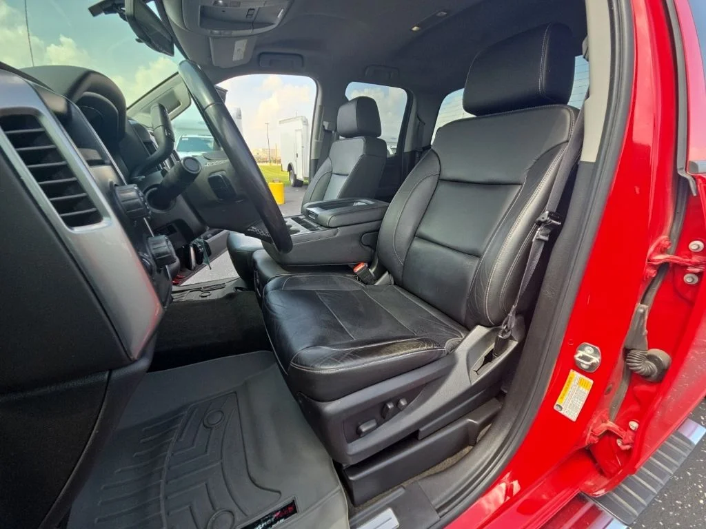 Used 2018 Red Chevrolet LT image 33