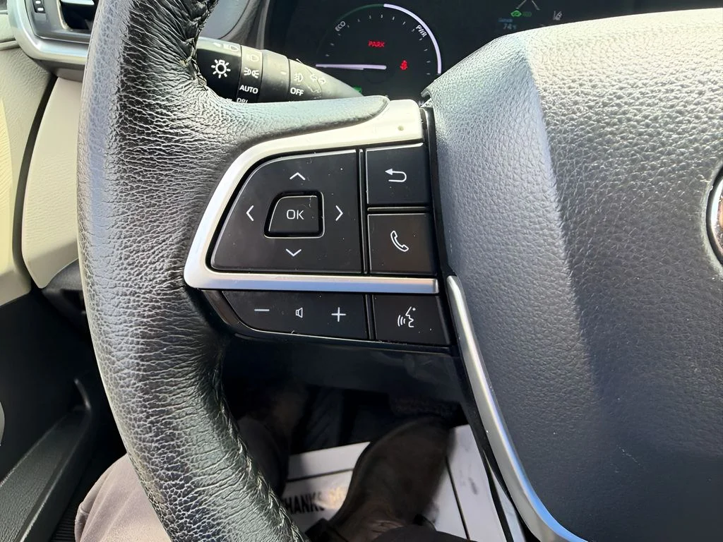 Used 2022 Wind Chill Pearl Toyota XLE image 23