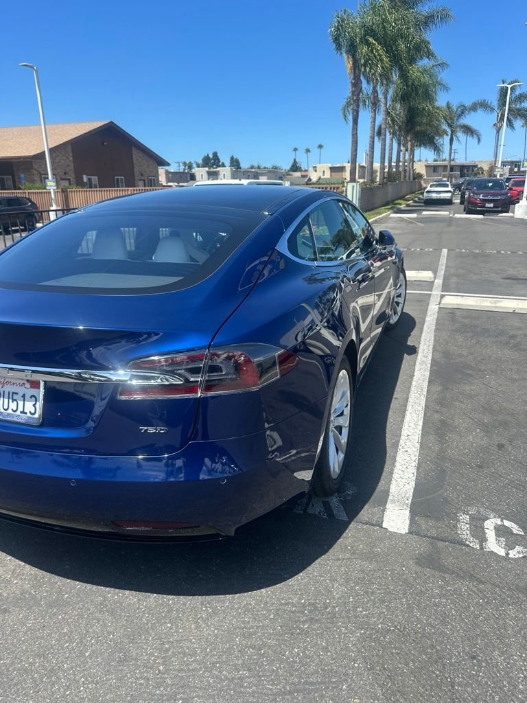 Used 2018  Tesla  image 6