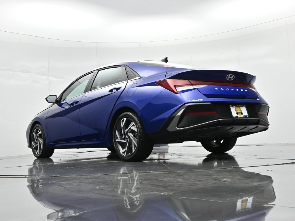 Used 2025 Blue Hyundai SEL Convenience image 20