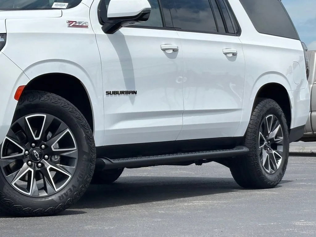 Used 2023 White Chevrolet Z71 image 3