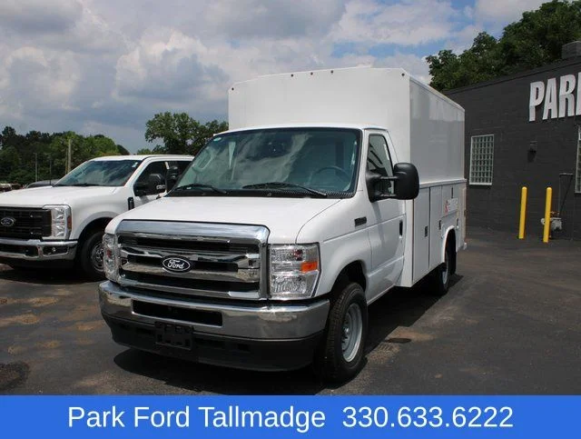 New 2026 Oxford White Ford Base image 9