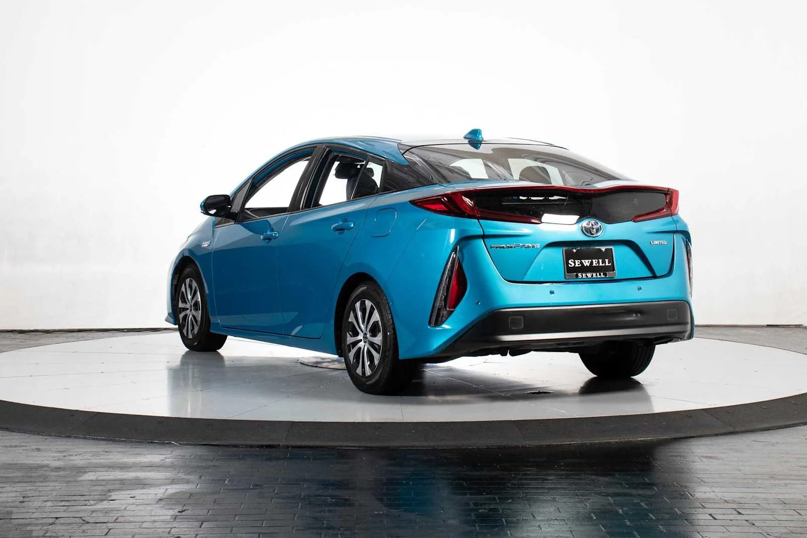 Used 2020 Blue Magnetism Toyota Limited image 4