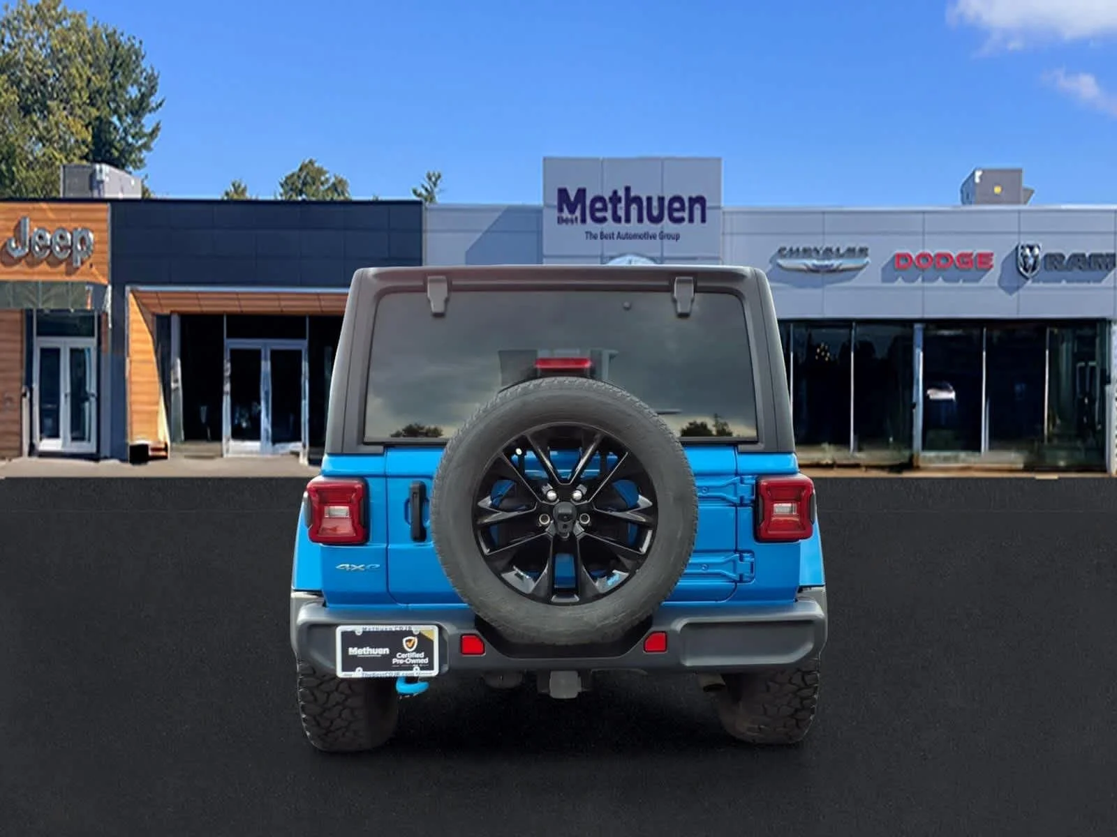 Used 2022 Hydro Blue Pearlcoat Jeep Unlimited Sahara image 5