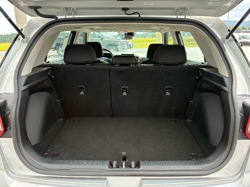 Used 2025 Silver Hyundai SEL image 4