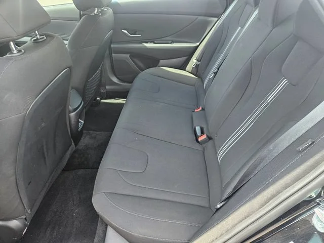 Used 2025  Hyundai SEL Sport image 25