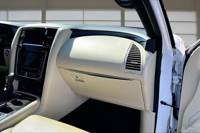 Used 2021 White INFINITI Sensory image 17
