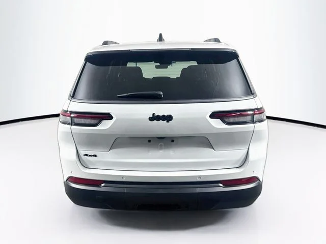 New 2026 Bright White Clear-Coat Exterior Paint Jeep Laredo image 6