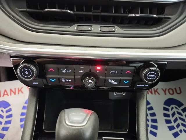 Used 2024 Metallic Jeep Limited image 19