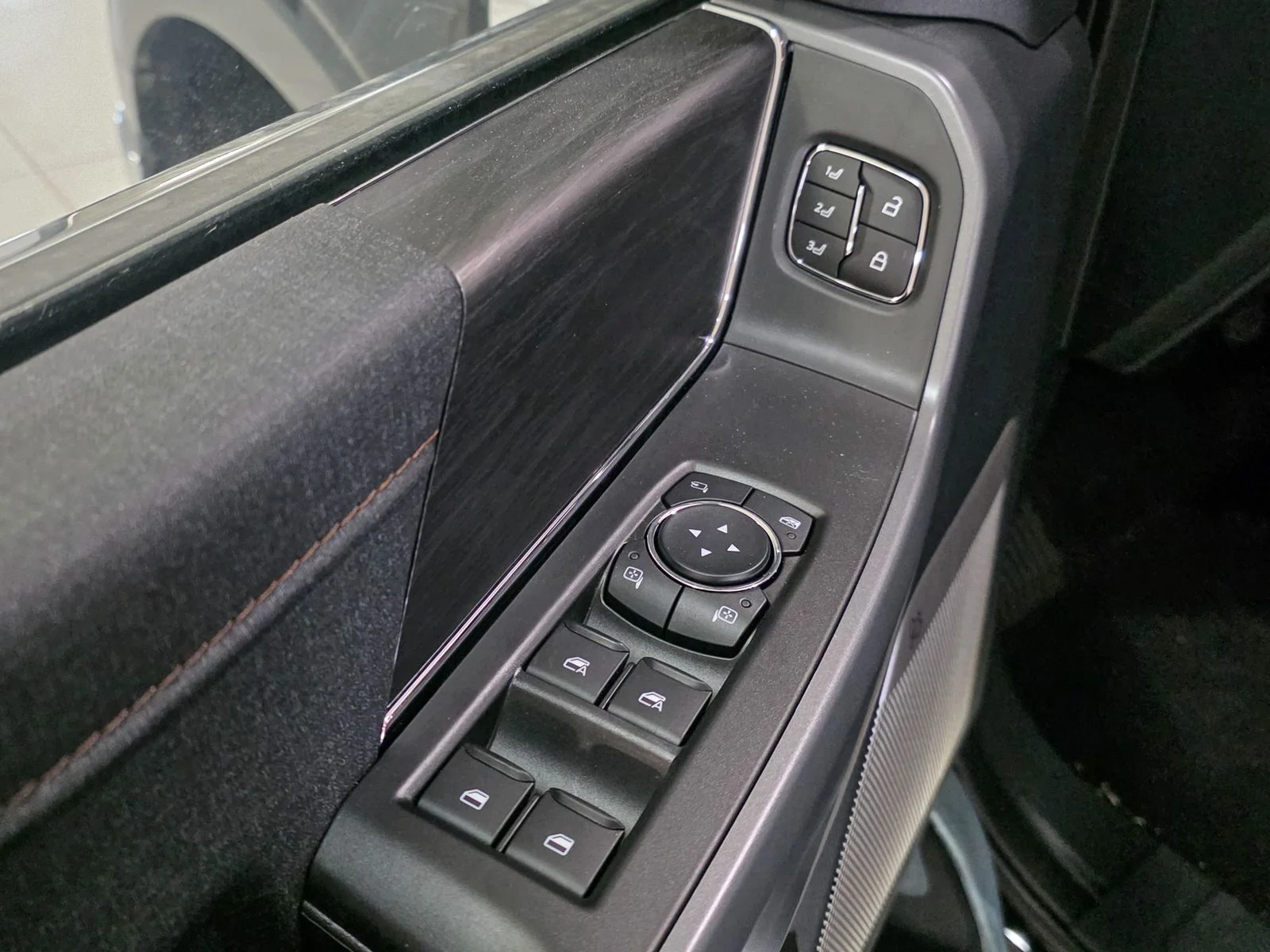 New 2026 Agate Black Metallic Ford Lariat® image 19