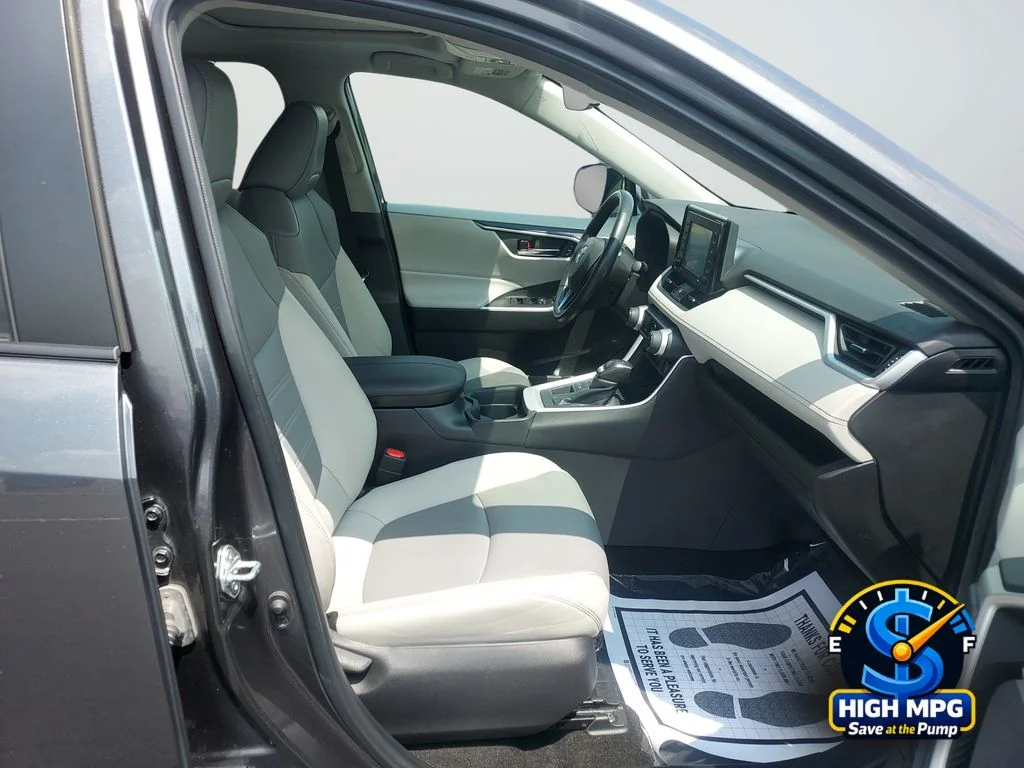 Used 2021 Gray Toyota XLE Premium image 21
