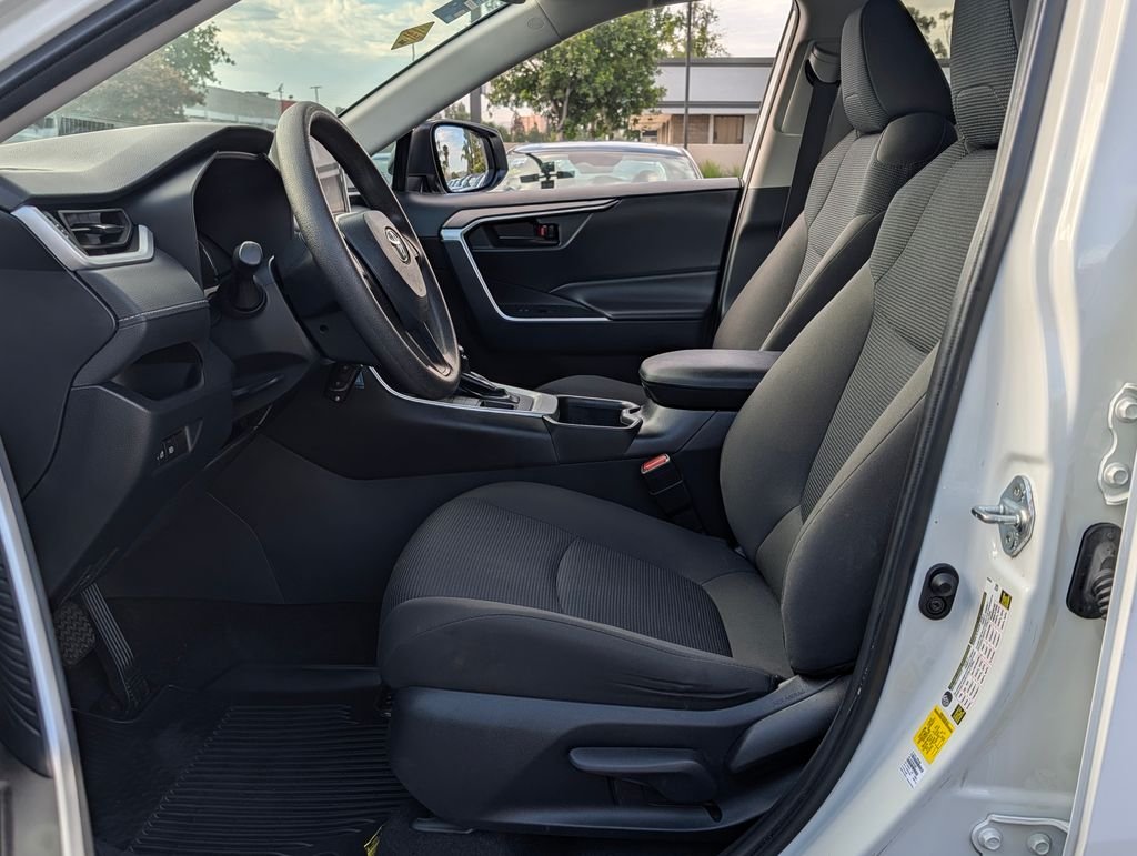 2024 Toyota RAV4 LE - Photo 11