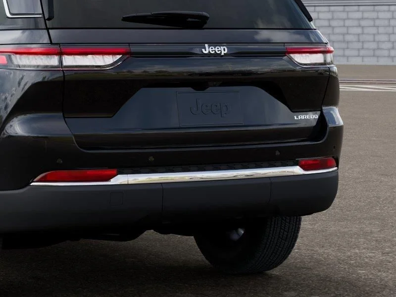 New 2026 Diamond Black Crystal Pearl-Coat Exterior Paint Jeep Laredo X image 13