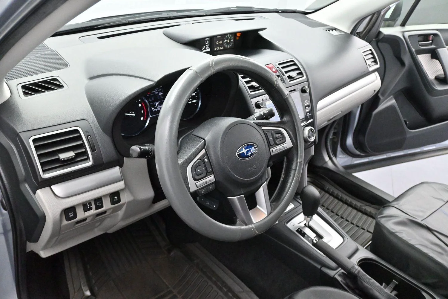Used 2018 Ice Silver Metallic Subaru Premium image 12